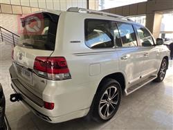 تۆیۆتا لاند کروزەر